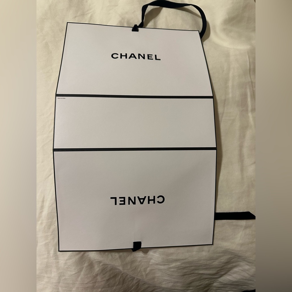 Chanel - Picture 2 of 3